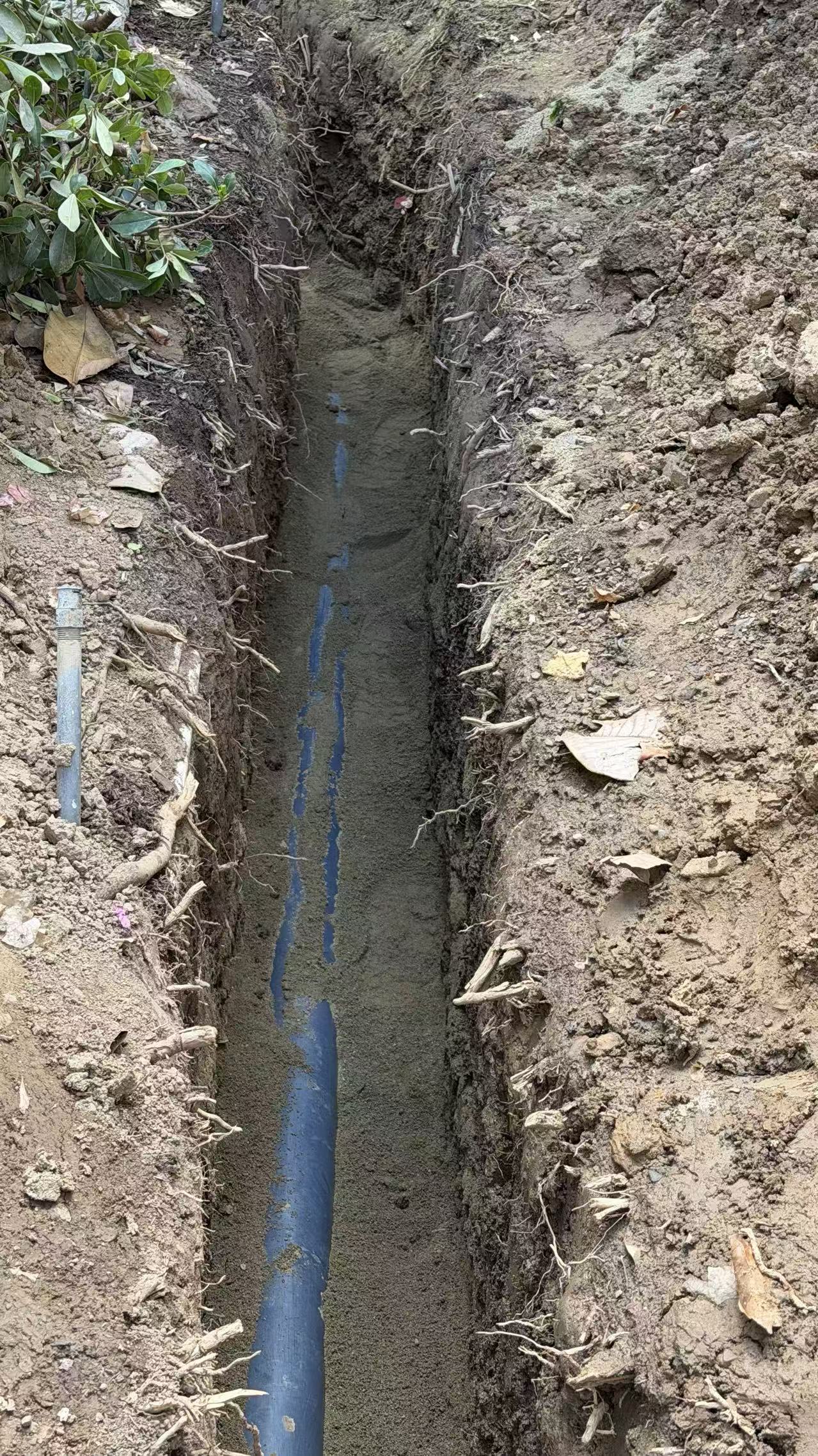 Pipe surround during trench backfill